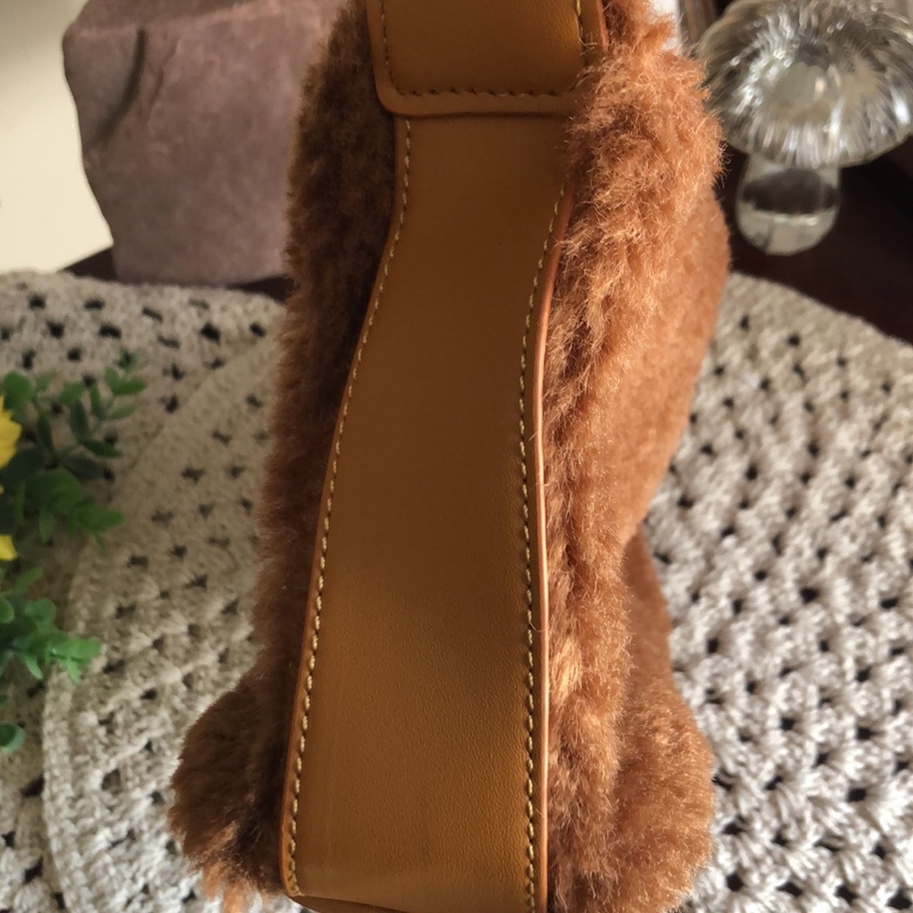 8 Other Reasons Chocolate Faux Shearling Shoulder Bag - Picture 12 of 12